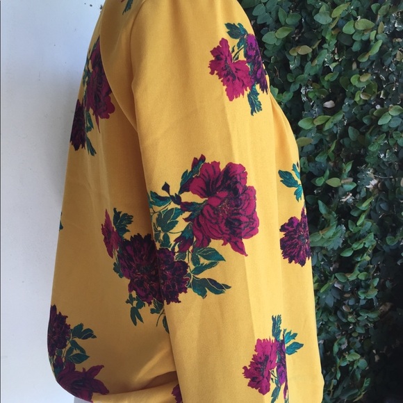 Free Press Yellow Floral Top Size Medium - Picture 4 of 7